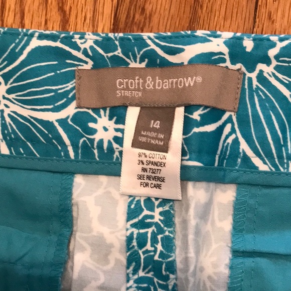 NWT~Cropped/Capri~💥💥 - Picture 4 of 6